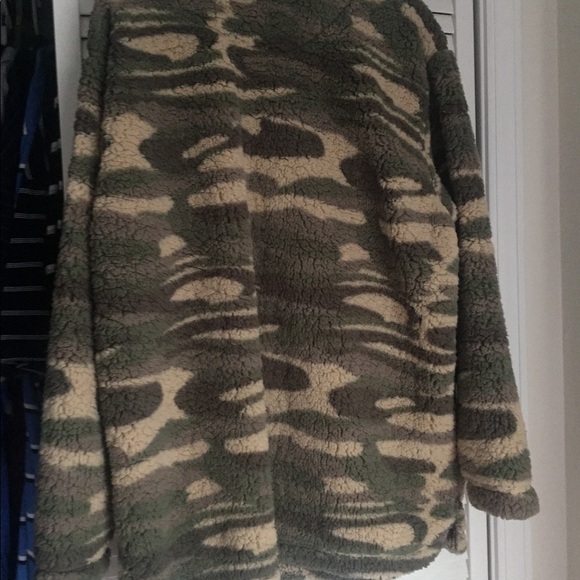 New Camo Sherpa Fleece Pullover, Unisex - Picture 2 of 7